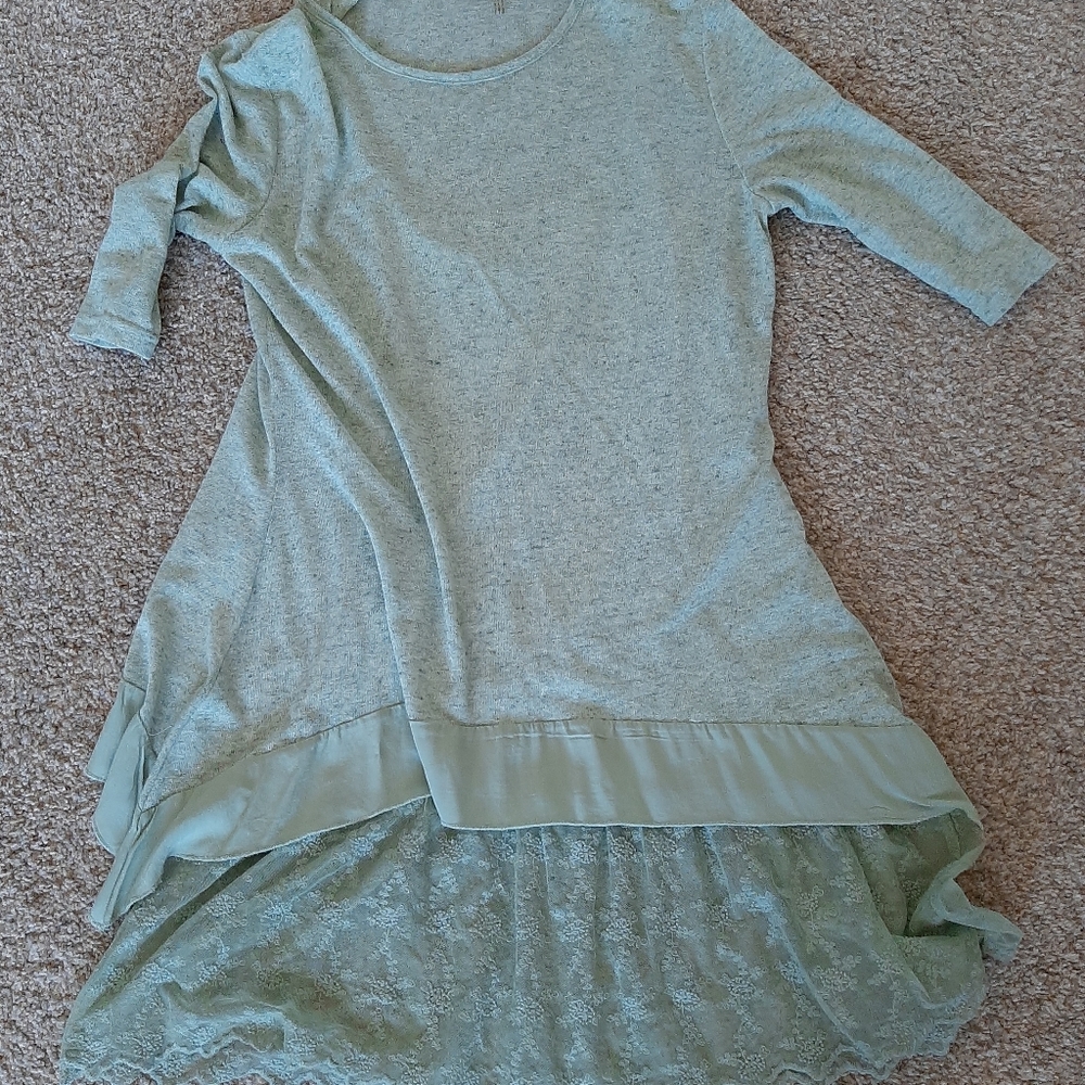 SIMPLY NOELLE - Cute and feminine light green asymmetric tunic - Size: L